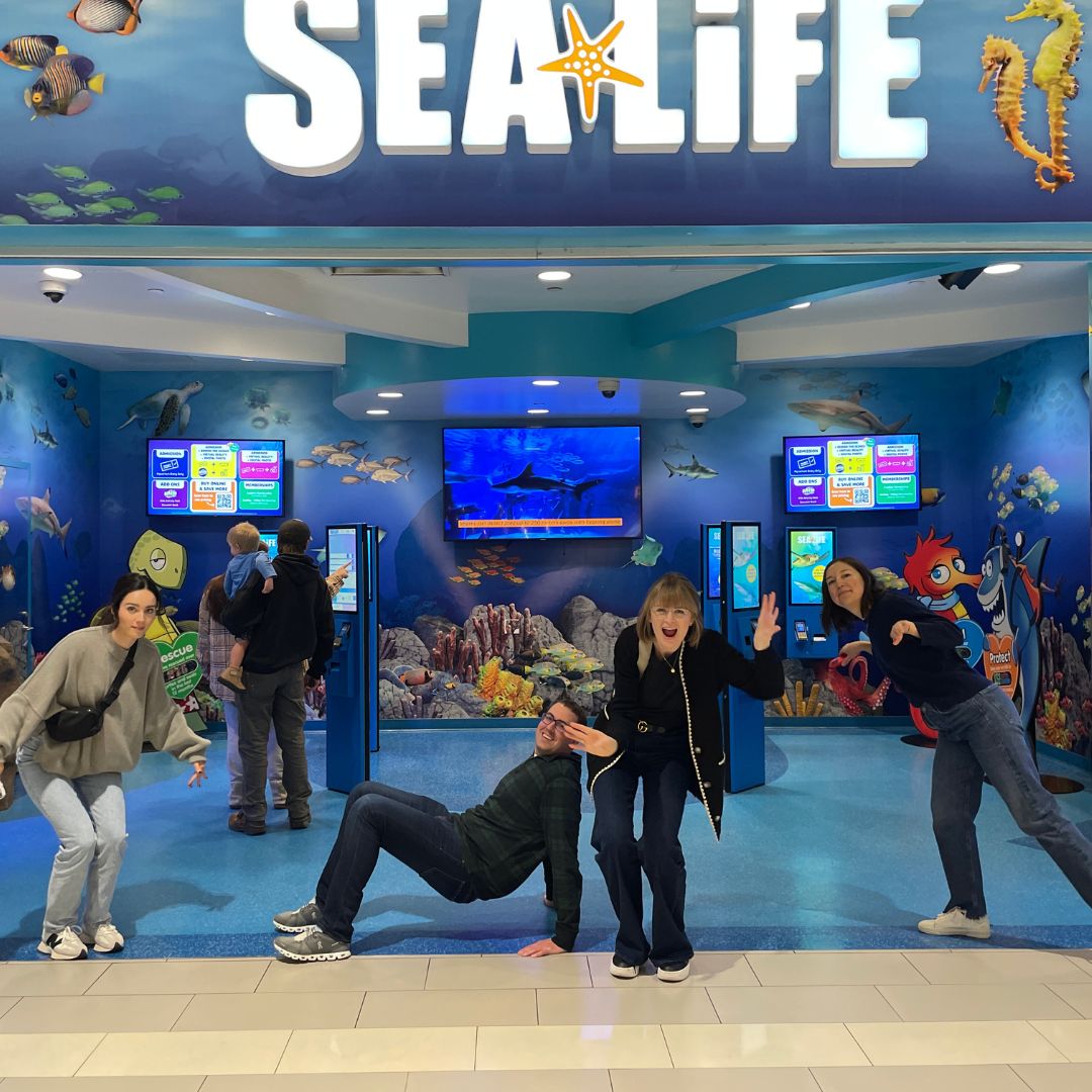 Mall of America Bloomington - Team Building Scavenger Hunt & Indoor Corporate Events & Games 